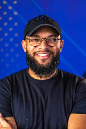 Headshot of Alejandro Alvarez